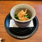 日本料理 楽心 - 桜海老のかき揚げをのせた春づくしの先付。