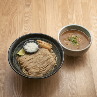 Original thin noodles made with whole grain flour from Nagano Prefecture that can be mistaken for soba noodles.