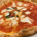 ラ ピッツァ ナポレターナ レガロ - 生地の風味と食感が抜群。バランス良いピッツア