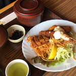 レストイン　デカンショ - 三食フライ定食：￥１，１００