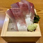 肉豆冨とレモンサワー 大衆食堂 安べゑ - 本日の海鮮「ブリ刺し」399円也＋税。