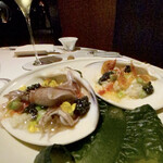 レフェルヴェソンス - 連れ：蛤とキャビアのササニシキリゾット　蛍烏賊　桜海老　桜海老を一尾食べましたが、桜海老が無くても私は生きていけると確信しました。