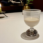 レフェルヴェソンス - 百年の孤独にピーナッツを合わせた甘いお酒