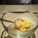 TTOAHISU - ＊茄子の旨味が最初に感じられ、ボタン海老の甘味、雲丹の旨味が口の中で広がり美味しいこと。 この組み合わせでそれぞれの食材本来の旨味を邪魔しないのは、シェフの調理の技でしょうね。