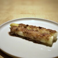 TTOAHISU - ◆ホワイトアスパラ(佐賀）、アンチョビ、ケッパー、自家製粒マスタード アスパラは太く甘味もあり美味しい。 ソースは不思議な味わいなのですが、ケッパーの酸味とアンチョビの塩気・旨味で個性的。