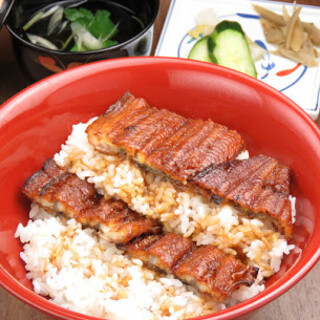 推荐的“大阪MAMUSHI”也很美味鳗鱼，汤汁和大米引以为豪