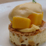 ラ・ヴァガボンド - ５-８）『アップルマンゴーのタルティヌ』キャラメル・グラス　シャンパンエスプーマ