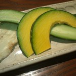 おとや 南青山店 - 皮まで食べられる南瓜・きゅうり・茄子をにんにく味噌で