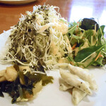 五福 - サラダ（ドレッシングをかけて）