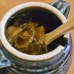 五福 - 卓上に常備された「にっこう漬」