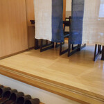 五福 - 靴を脱いで上がるテーブル席