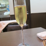 まずは、シャンパーニュ