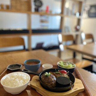 ニクバル トミート_0