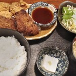 Teshigotoya Fukunotori - メンチカツと唐揚げの定食です。
