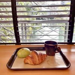 パンサンジュ - クロワッサン、粒抹茶あんぱん＆コーヒー