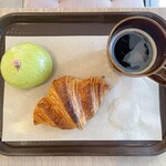 パンサンジュ - クロワッサン、粒抹茶あんぱん＆コーヒー