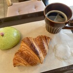 Pain SINGE - クロワッサン、粒抹茶あんぱん＆コーヒー