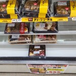 ミニストップ - チャーシュー弁当が並んでます