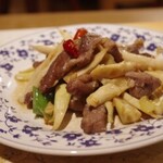 台湾料理　五味香 - 豚肩ロースと姫竹の子の炒め