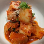 焼肉 六甲園 - キムチ盛り合わせ