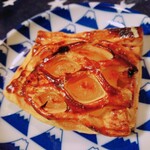 スーパー アークス - 料理写真:アップルパイ(￥150ほど)。
オーブンで温めてわかる美味しさ。