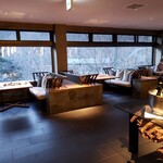 明神館 - 広々とした空間。和食だけどソファーでゆったりと。