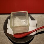 明神館 - お口直しの甘酒のシャーベット。