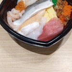 頂 丼丸 - おまかせドン 税込550円