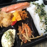 ゴリラ弁当  - サーモン塩焼き弁当¥750