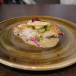 イタリア料理 レガメント - 鶏肉の粒マスタードとそら豆のソース