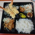 中華料理 珉楽 - 御昼のB定食 車海老の天ぷら+唐揚げ+焼売+漬物+ライス+ラーメン 850円