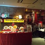 WOLFGANG PUCK CAFE - 