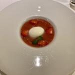 ラ・トリロジー - イチゴのスープ、ヨーグルトシャーベット添え、シャンパン風味
