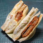 クッキングパン・サンドイッチ えがみ - ...「ミックスサンド（250円）」+「メンチポテサンド（250円）」、午前中で閉まります！