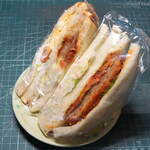 クッキングパン・サンドイッチ えがみ - ...「ミックスサンド（250円）」+「メンチポテサンド（250円）」、梱包状態。。