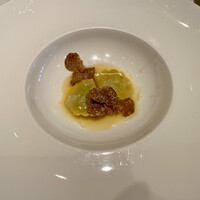 ラ・リリアーナ - そら豆のラビオリ、リコッタチーズ、パルメザンソース、トリュフ