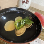 鯛寿し - 湯呑みにピントを合わせてみる