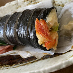 鯛寿し - 海老天2本入り　左右から尻尾が顔出してます