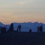 王ヶ頭ホテル - 王ヶ頭（頂上）の向こうに穂高連峰