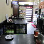 そば処 松月 - 細長い造りの店内です