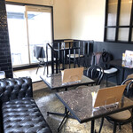 WAVY - テーブル席