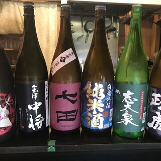 旬の魚との相性も良い、珍しい日本酒などを取り揃えております！
