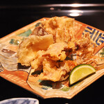 日本料理 晴山 - 南魚沼産シイタケと富山のホタルイカの天ぷら