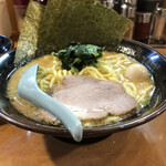 西荻家 - ラーメン680円