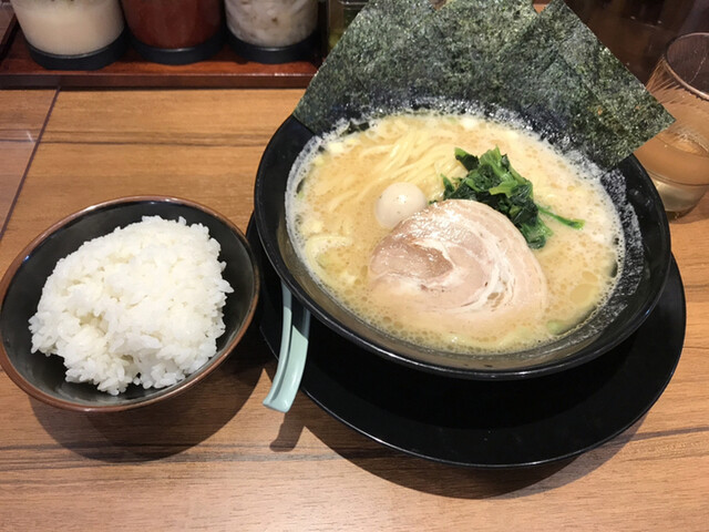 横浜家系ラーメン 春吉家 渡辺通 ラーメン 食べログ 横浜家系ラーメン 春吉家 渡辺通 ラーメン 食べログ