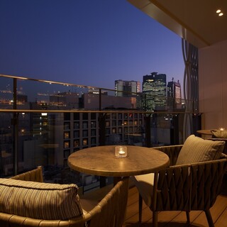 View from 30m above ground. A neutral space where you can enjoy the city of Ginza