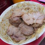 ラーメン二郎 - 小ブタ　ニンニク・ヤサイ・アブラ