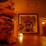 クイシェ メスカレリア - カウンターも奥行きがあって居心地がいい