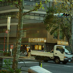 こがね製麺所 新宿大久保店 - 明治通り向かいから撮影