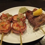 串２種（右：豚タンのグリーンマスタード、左：エビとベーコンのサルピコンソース)